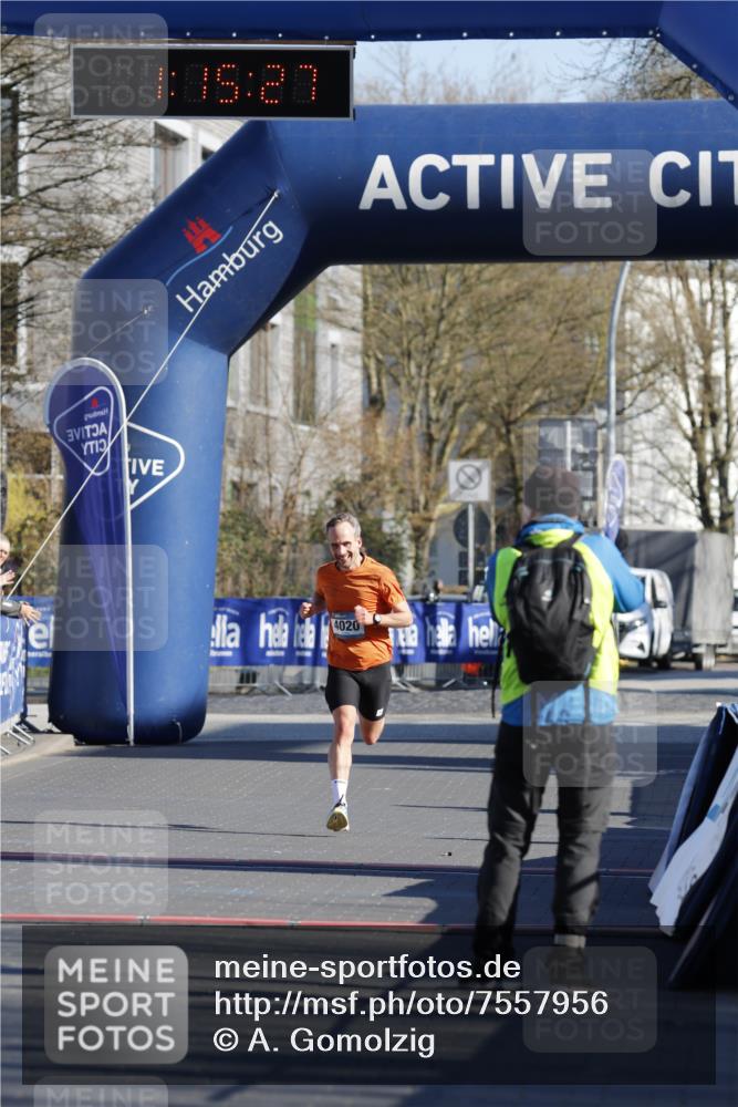 06.04.2025 - 44. Internationalen Wilhelmsburger Insellauf A. Gomolzig http://msf.ph/oto/7557956 06.04.2025 10:05:26 Ziel  meine-sportfotos.de