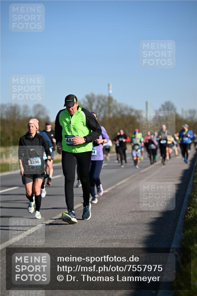 06.04.2025 - 44. Internationalen Wilhelmsburger Insellauf Dr. Thomas Lammeyer http://msf.ph/oto/7557975 06.04.2025 09:34:00 Laufen 3396, 44 meine-sportfotos.de