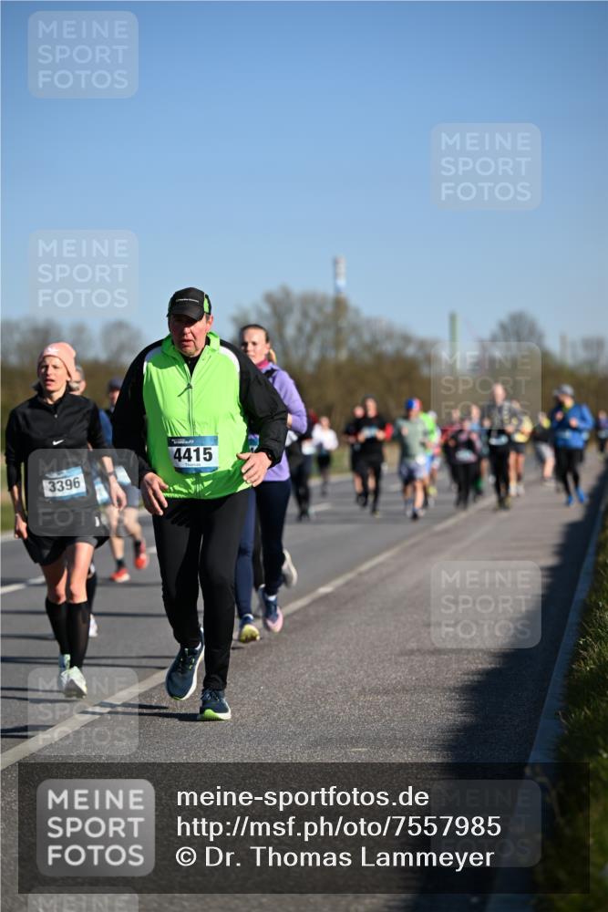 06.04.2025 - 44. Internationalen Wilhelmsburger Insellauf Dr. Thomas Lammeyer http://msf.ph/oto/7557985 06.04.2025 09:34:00 Laufen 3396, 4415 meine-sportfotos.de