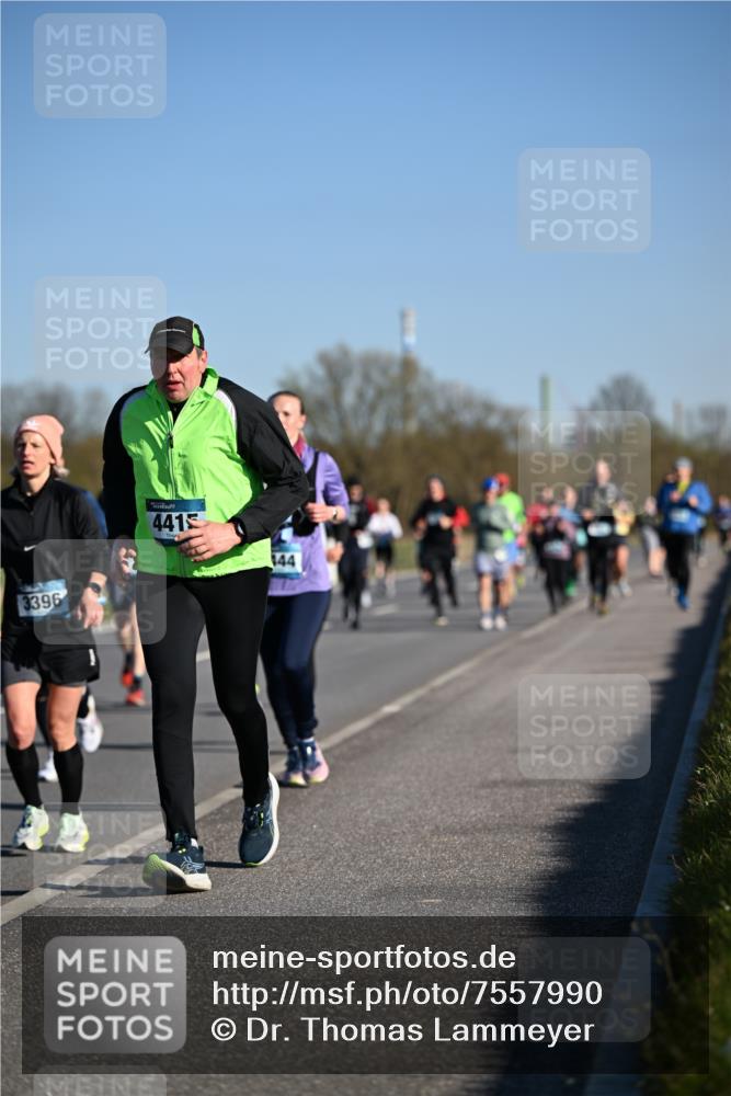 06.04.2025 - 44. Internationalen Wilhelmsburger Insellauf Dr. Thomas Lammeyer http://msf.ph/oto/7557990 06.04.2025 09:34:01 Laufen 3396, 441, 444 meine-sportfotos.de