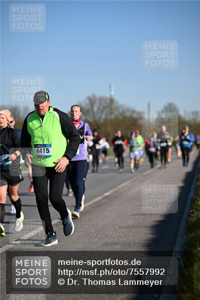 06.04.2025 - 44. Internationalen Wilhelmsburger Insellauf Dr. Thomas Lammeyer http://msf.ph/oto/7557992 06.04.2025 09:34:01 Laufen 396, 4415 meine-sportfotos.de