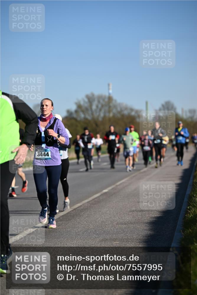 06.04.2025 - 44. Internationalen Wilhelmsburger Insellauf Dr. Thomas Lammeyer http://msf.ph/oto/7557995 06.04.2025 09:34:02 Laufen 3444 meine-sportfotos.de