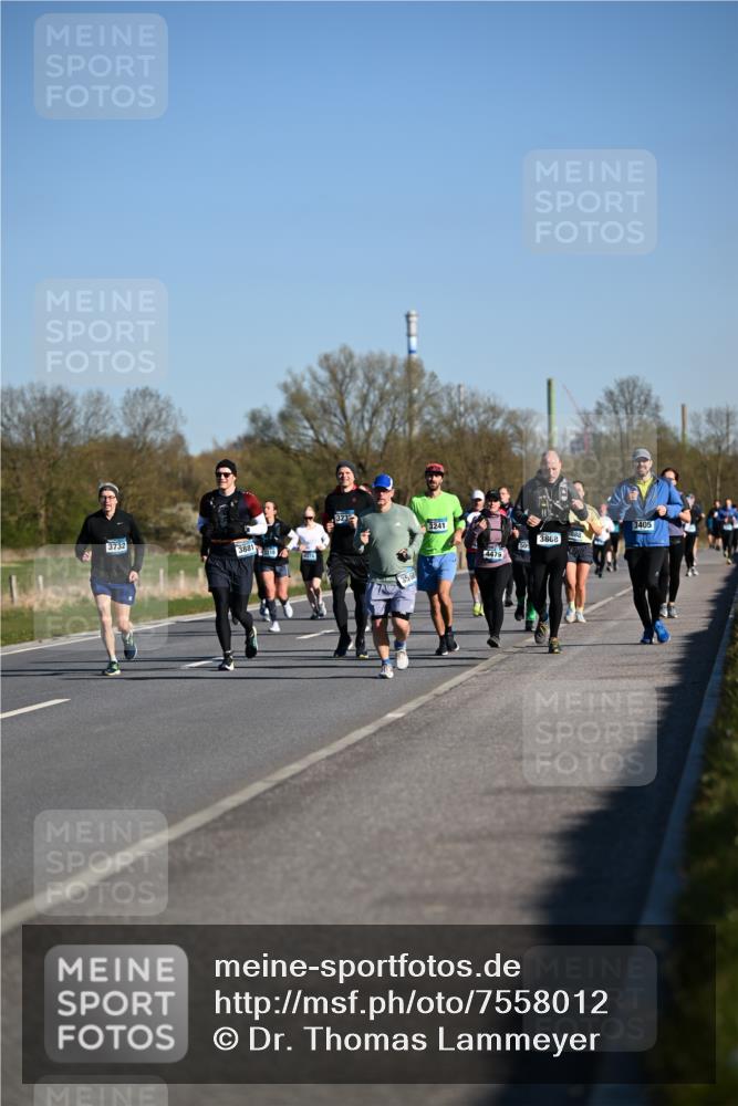 06.04.2025 - 44. Internationalen Wilhelmsburger Insellauf Dr. Thomas Lammeyer http://msf.ph/oto/7558012 06.04.2025 09:34:04 Laufen 3732, 3881, 476, 7, 3241, 4479, 509, 3868, 3405 meine-sportfotos.de