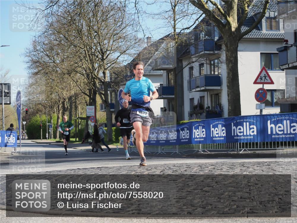 06.04.2025 - 44. Internationalen Wilhelmsburger Insellauf Luisa Fischer http://msf.ph/oto/7558020 06.04.2025 10:21:21 Ziel 3469, 359, 3572 meine-sportfotos.de