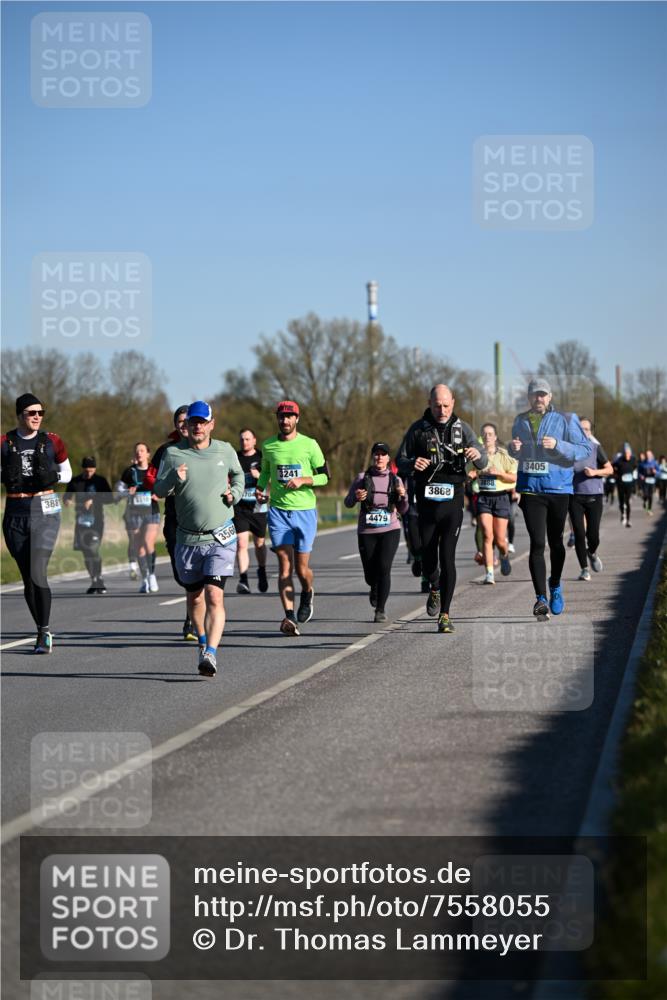 06.04.2025 - 44. Internationalen Wilhelmsburger Insellauf Dr. Thomas Lammeyer http://msf.ph/oto/7558055 06.04.2025 09:34:07 Laufen 388, 6318, 356, 3241, 4479, 3868, 3405 meine-sportfotos.de