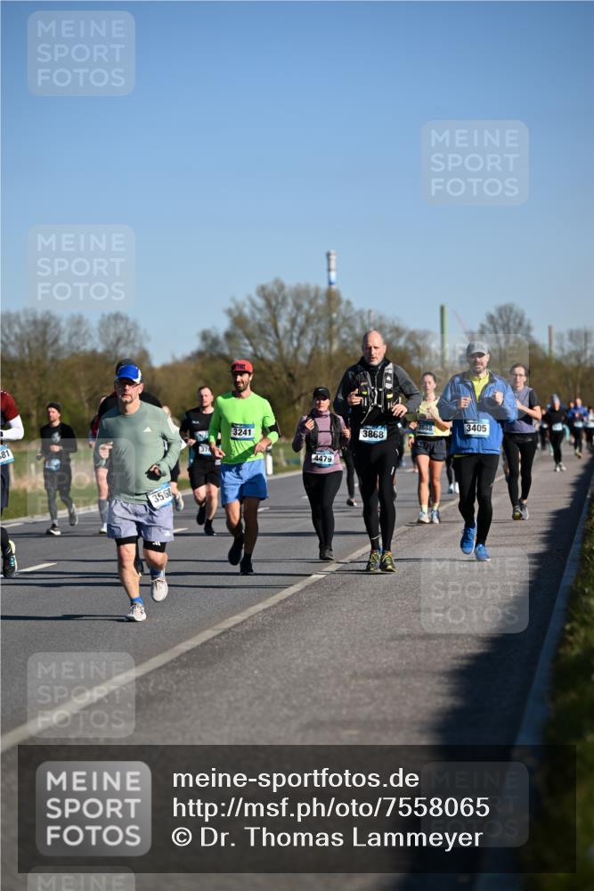 06.04.2025 - 44. Internationalen Wilhelmsburger Insellauf Dr. Thomas Lammeyer http://msf.ph/oto/7558065 06.04.2025 09:34:08 Laufen 81, 3568, 3888, 3405, 3241, 3868, 4479 meine-sportfotos.de