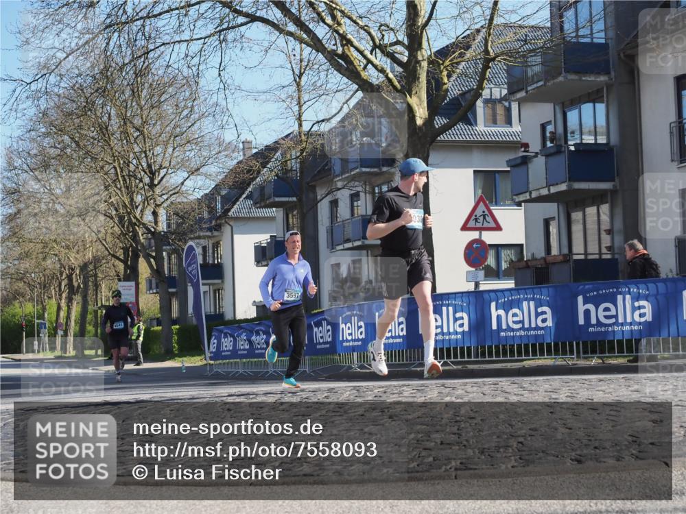 06.04.2025 - 44. Internationalen Wilhelmsburger Insellauf Luisa Fischer http://msf.ph/oto/7558093 06.04.2025 10:21:48 Ziel 4541, 030, 3597 meine-sportfotos.de