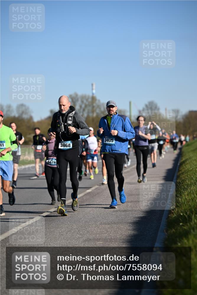 06.04.2025 - 44. Internationalen Wilhelmsburger Insellauf Dr. Thomas Lammeyer http://msf.ph/oto/7558094 06.04.2025 09:34:10 Laufen 41, 4479, 3868, 3405 meine-sportfotos.de