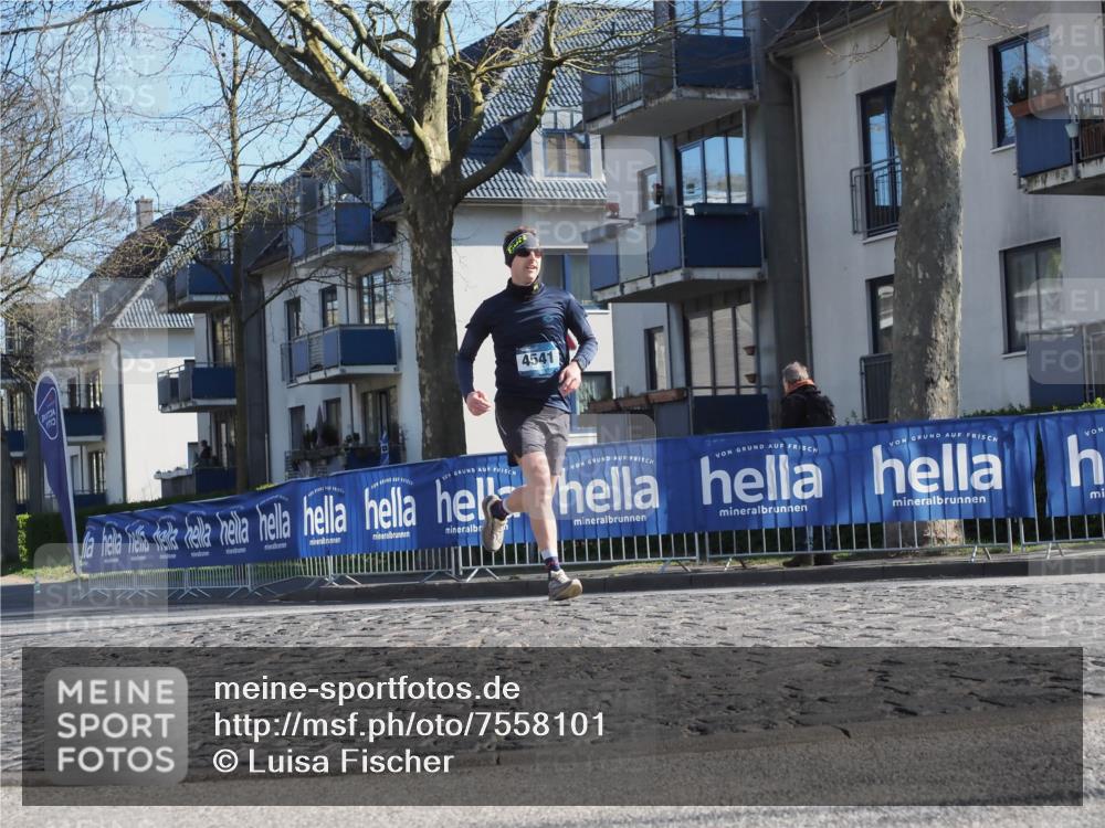 06.04.2025 - 44. Internationalen Wilhelmsburger Insellauf Luisa Fischer http://msf.ph/oto/7558101 06.04.2025 10:21:52 Ziel 4541 meine-sportfotos.de
