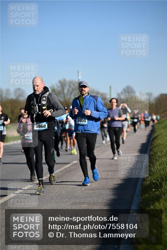 06.04.2025 - 44. Internationalen Wilhelmsburger Insellauf Dr. Thomas Lammeyer http://msf.ph/oto/7558104 06.04.2025 09:34:11 Laufen 3405, 3868 meine-sportfotos.de