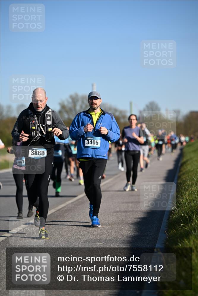 06.04.2025 - 44. Internationalen Wilhelmsburger Insellauf Dr. Thomas Lammeyer http://msf.ph/oto/7558112 06.04.2025 09:34:12 Laufen 3405, 3868 meine-sportfotos.de