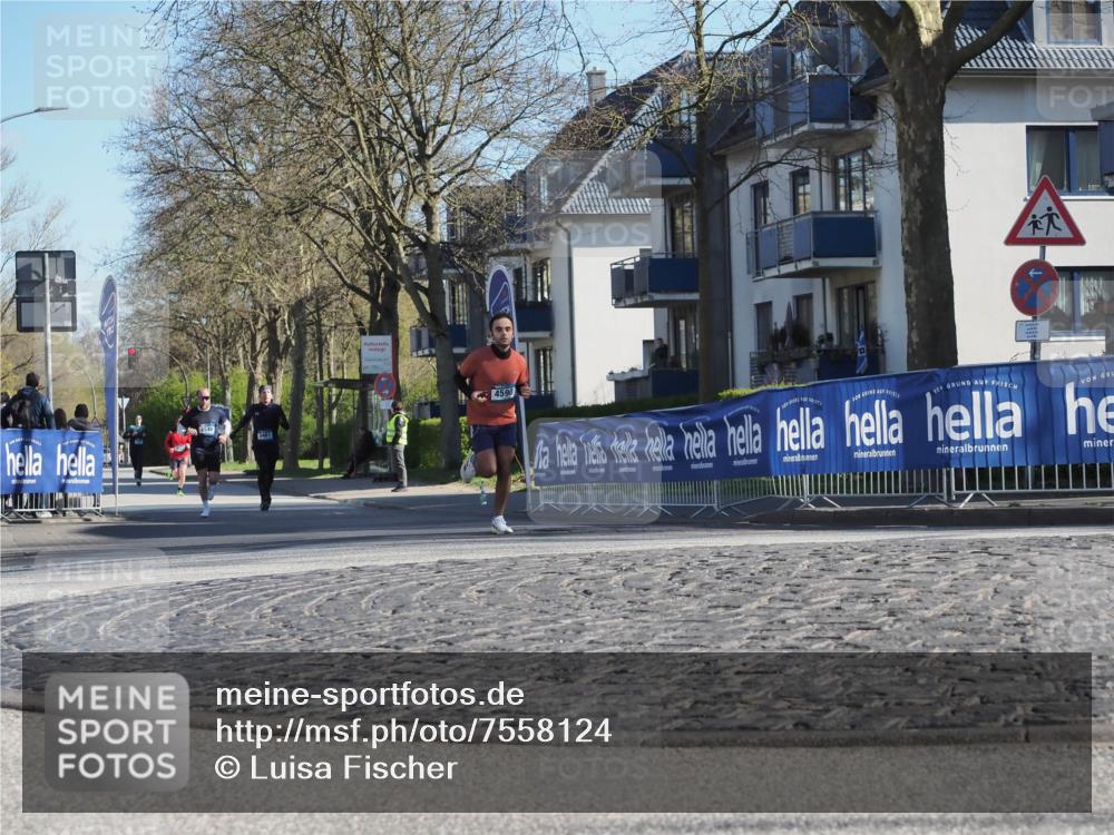 06.04.2025 - 44. Internationalen Wilhelmsburger Insellauf Luisa Fischer http://msf.ph/oto/7558124 06.04.2025 10:22:03 Ziel 4548, 3461, 4590 meine-sportfotos.de