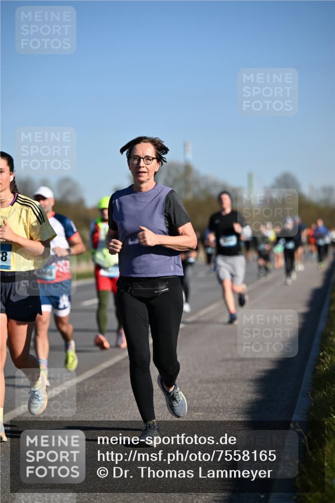 06.04.2025 - 44. Internationalen Wilhelmsburger Insellauf Dr. Thomas Lammeyer http://msf.ph/oto/7558165 06.04.2025 09:34:16 Laufen 8 meine-sportfotos.de