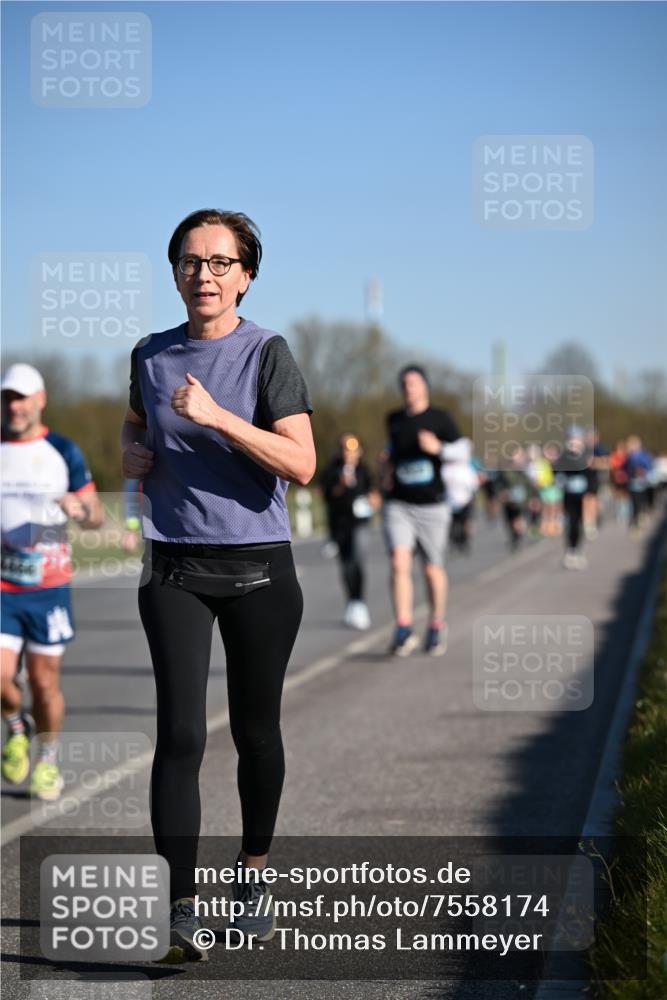 06.04.2025 - 44. Internationalen Wilhelmsburger Insellauf Dr. Thomas Lammeyer http://msf.ph/oto/7558174 06.04.2025 09:34:16 Laufen 7 meine-sportfotos.de