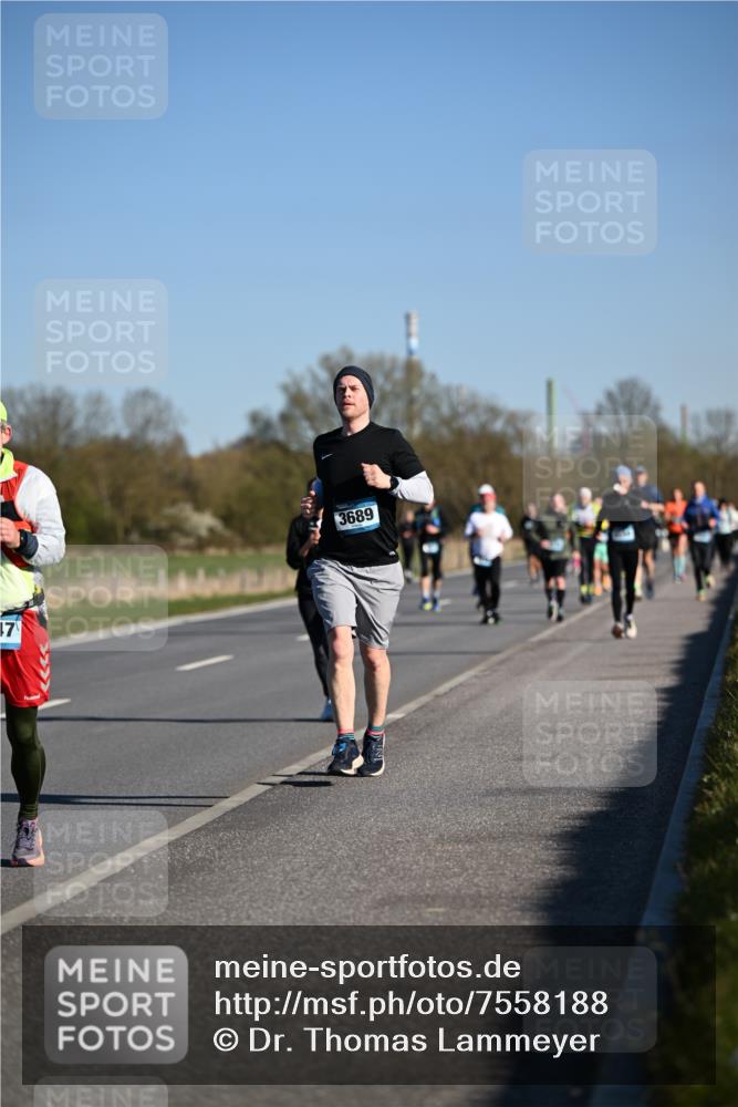 06.04.2025 - 44. Internationalen Wilhelmsburger Insellauf Dr. Thomas Lammeyer http://msf.ph/oto/7558188 06.04.2025 09:34:18 Laufen 7, 3689 meine-sportfotos.de