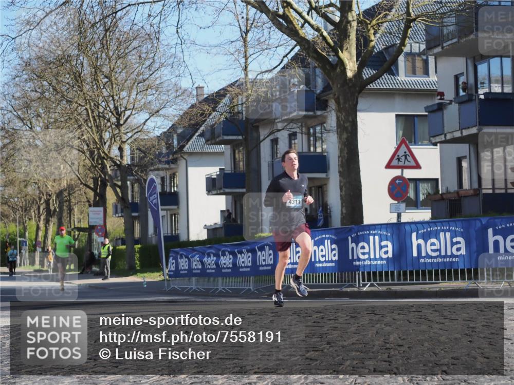 06.04.2025 - 44. Internationalen Wilhelmsburger Insellauf Luisa Fischer http://msf.ph/oto/7558191 06.04.2025 10:22:23 Ziel 4311 meine-sportfotos.de