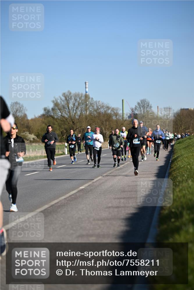 06.04.2025 - 44. Internationalen Wilhelmsburger Insellauf Dr. Thomas Lammeyer http://msf.ph/oto/7558211 06.04.2025 09:34:20 Laufen 4538, 4599, 3665 meine-sportfotos.de