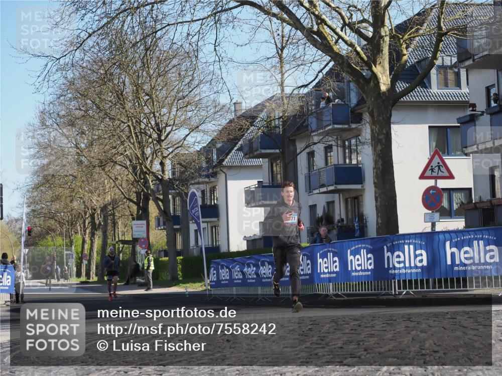 06.04.2025 - 44. Internationalen Wilhelmsburger Insellauf Luisa Fischer http://msf.ph/oto/7558242 06.04.2025 10:22:50 Ziel 71 meine-sportfotos.de