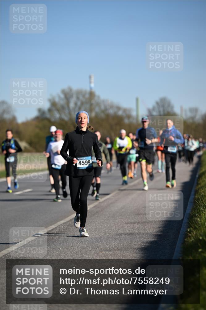 06.04.2025 - 44. Internationalen Wilhelmsburger Insellauf Dr. Thomas Lammeyer http://msf.ph/oto/7558249 06.04.2025 09:34:25 Laufen 4599 meine-sportfotos.de