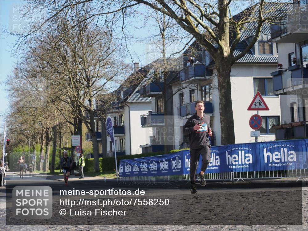 06.04.2025 - 44. Internationalen Wilhelmsburger Insellauf Luisa Fischer http://msf.ph/oto/7558250 06.04.2025 10:22:51 Ziel 71 meine-sportfotos.de