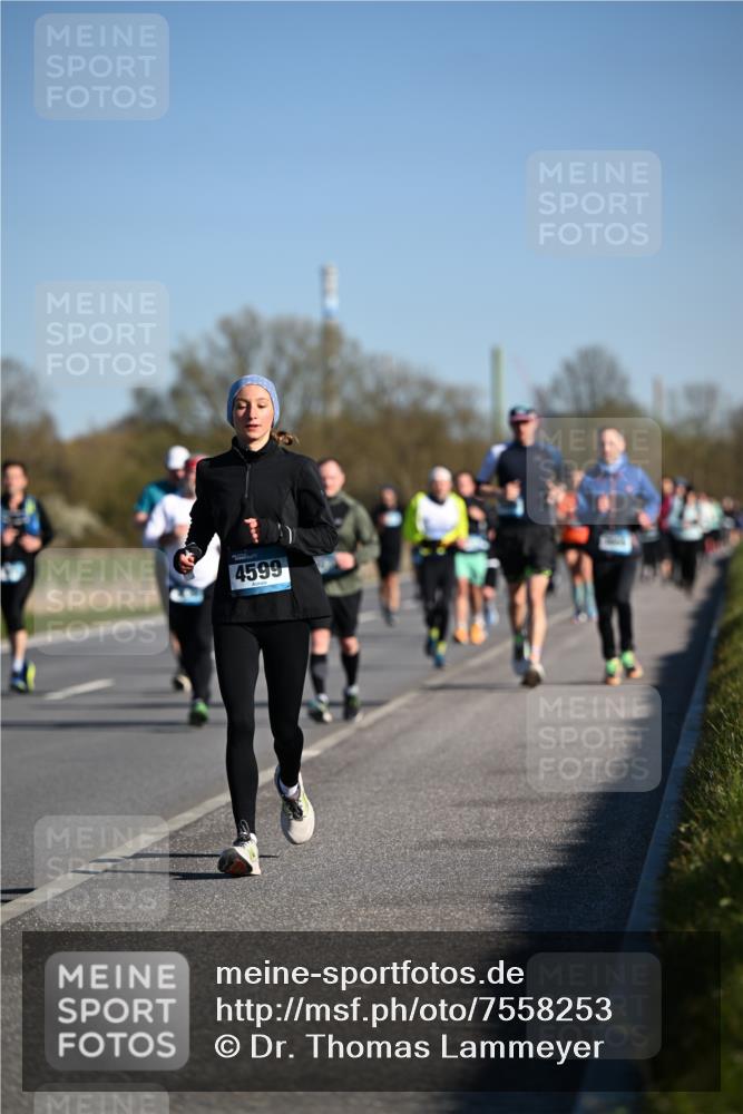 06.04.2025 - 44. Internationalen Wilhelmsburger Insellauf Dr. Thomas Lammeyer http://msf.ph/oto/7558253 06.04.2025 09:34:25 Laufen 4599 meine-sportfotos.de