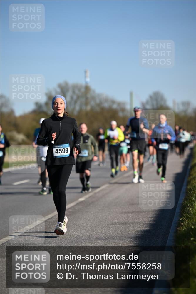 06.04.2025 - 44. Internationalen Wilhelmsburger Insellauf Dr. Thomas Lammeyer http://msf.ph/oto/7558258 06.04.2025 09:34:25 Laufen 4599 meine-sportfotos.de