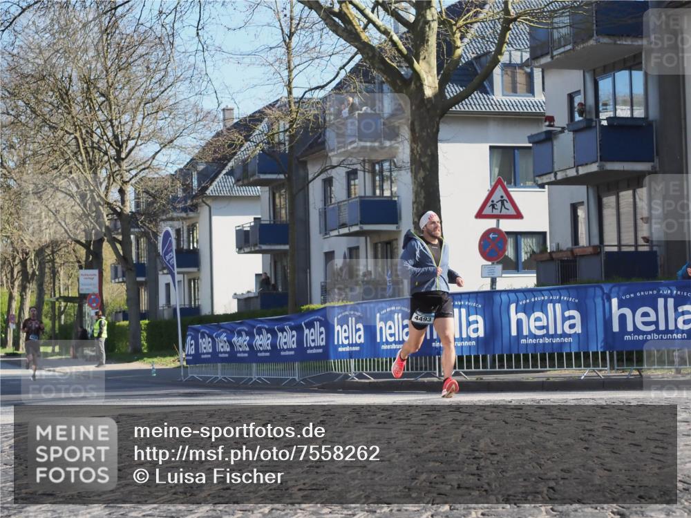 06.04.2025 - 44. Internationalen Wilhelmsburger Insellauf Luisa Fischer http://msf.ph/oto/7558262 06.04.2025 10:22:55 Ziel 440 meine-sportfotos.de