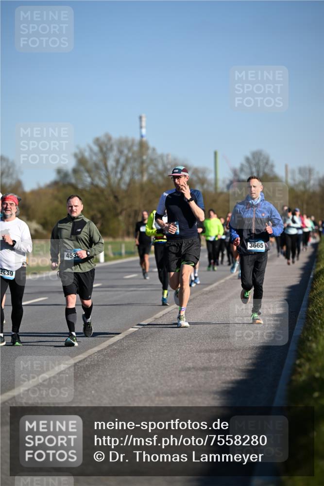 06.04.2025 - 44. Internationalen Wilhelmsburger Insellauf Dr. Thomas Lammeyer http://msf.ph/oto/7558280 06.04.2025 09:34:27 Laufen 4539, 453, 3665 meine-sportfotos.de