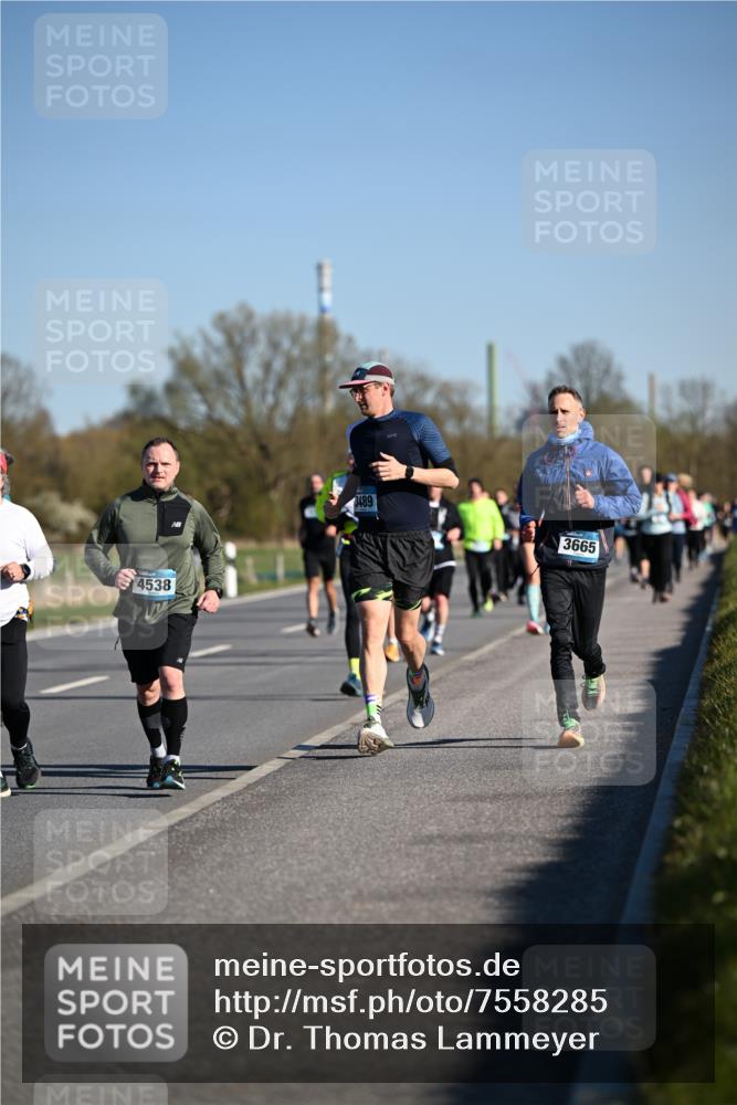 06.04.2025 - 44. Internationalen Wilhelmsburger Insellauf Dr. Thomas Lammeyer http://msf.ph/oto/7558285 06.04.2025 09:34:28 Laufen 4538, 3489, 3665 meine-sportfotos.de