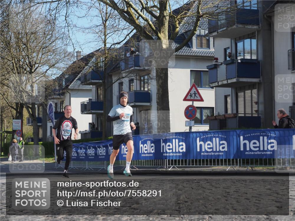 06.04.2025 - 44. Internationalen Wilhelmsburger Insellauf Luisa Fischer http://msf.ph/oto/7558291 06.04.2025 10:23:17 Ziel 3792, 71, 4391 meine-sportfotos.de