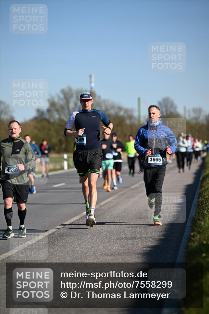 06.04.2025 - 44. Internationalen Wilhelmsburger Insellauf Dr. Thomas Lammeyer http://msf.ph/oto/7558299 06.04.2025 09:34:29 Laufen 4538, 3489, 3665 meine-sportfotos.de