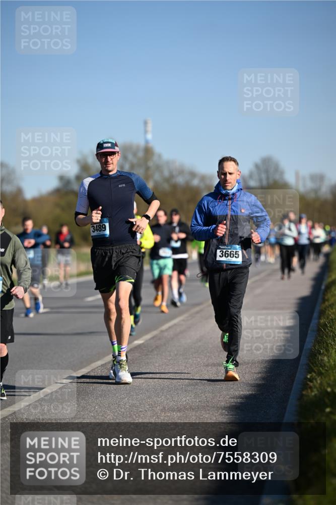 06.04.2025 - 44. Internationalen Wilhelmsburger Insellauf Dr. Thomas Lammeyer http://msf.ph/oto/7558309 06.04.2025 09:34:29 Laufen 3489, 3665 meine-sportfotos.de