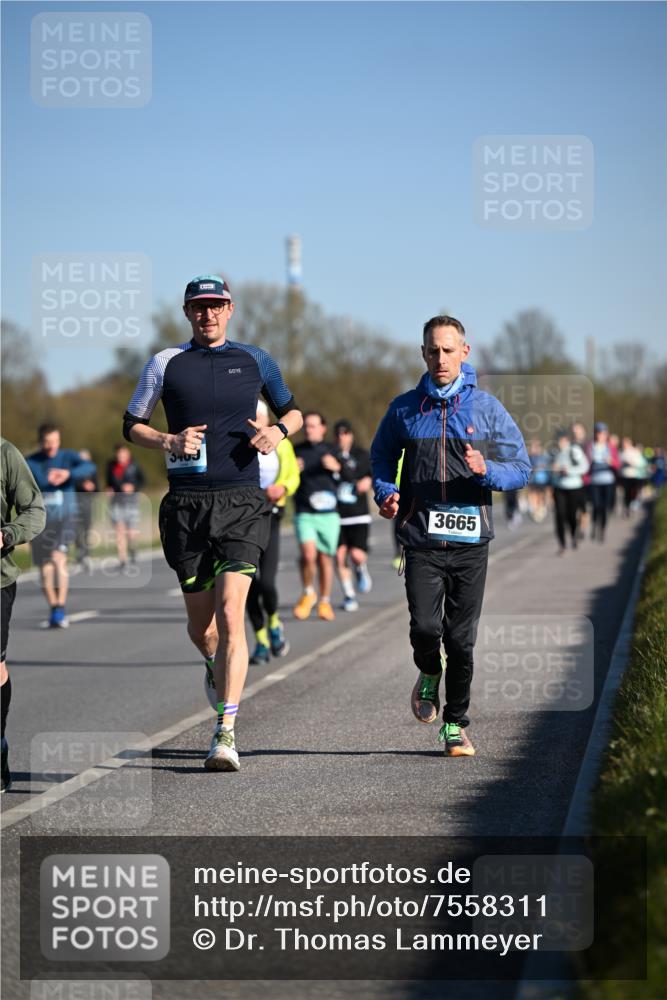 06.04.2025 - 44. Internationalen Wilhelmsburger Insellauf Dr. Thomas Lammeyer http://msf.ph/oto/7558311 06.04.2025 09:34:29 Laufen 3403, 3665 meine-sportfotos.de
