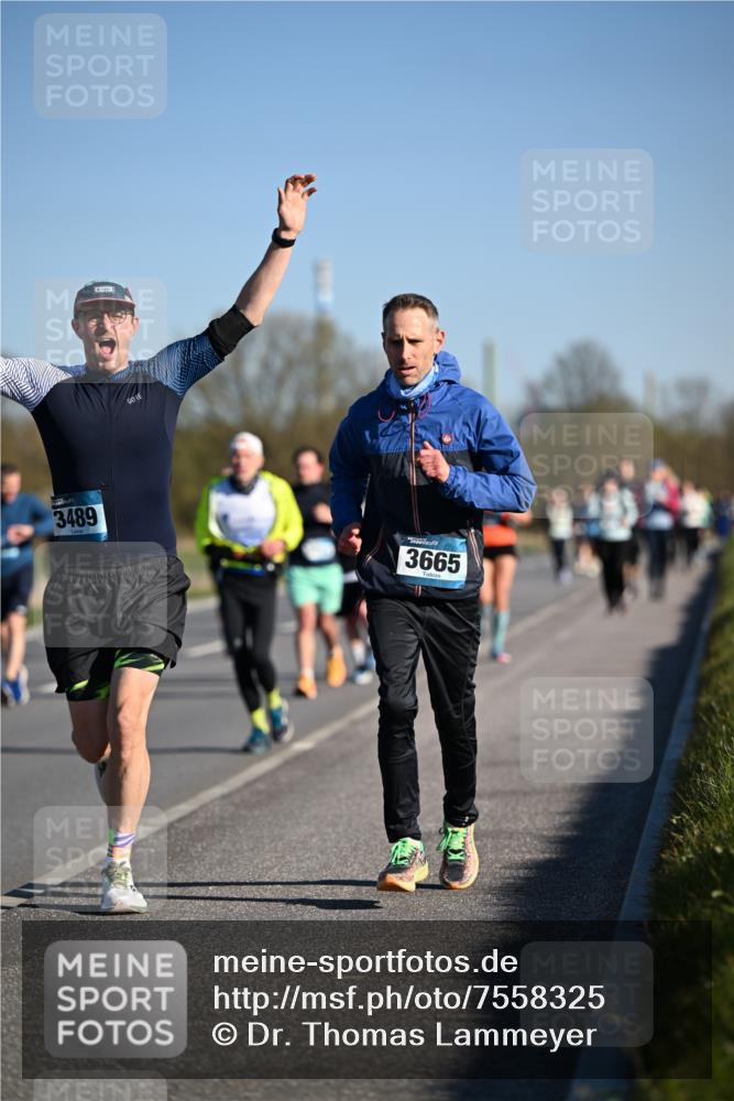 06.04.2025 - 44. Internationalen Wilhelmsburger Insellauf Dr. Thomas Lammeyer http://msf.ph/oto/7558325 06.04.2025 09:34:30 Laufen 3489, 3665 meine-sportfotos.de