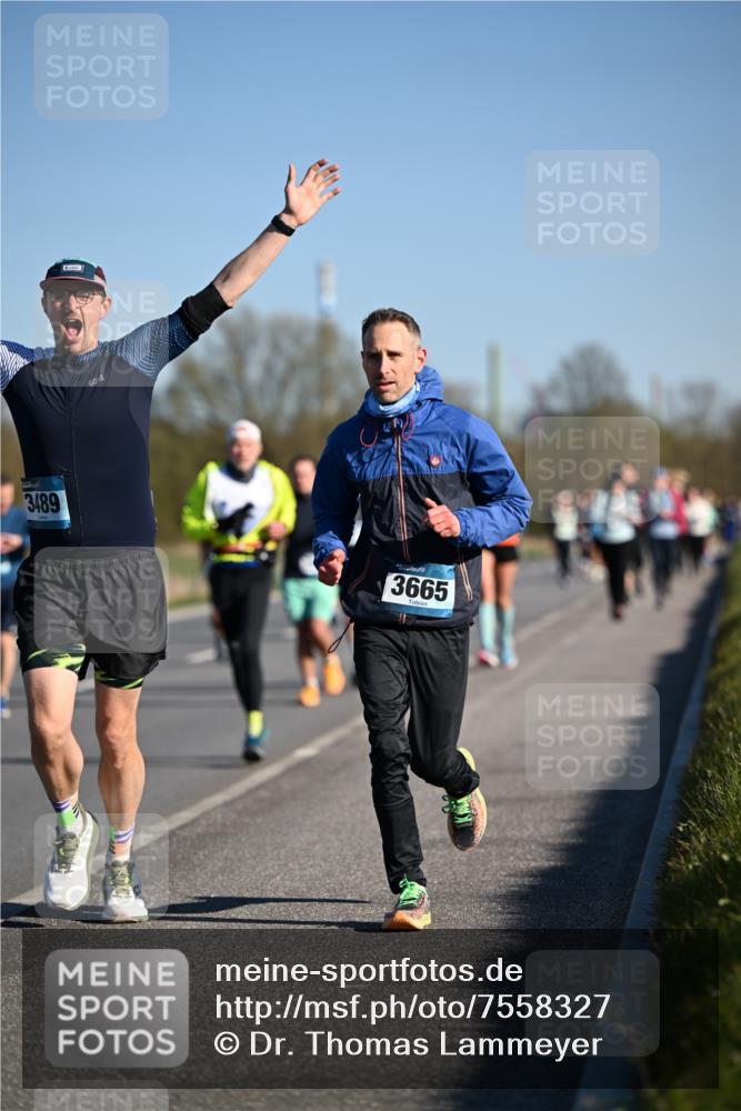 06.04.2025 - 44. Internationalen Wilhelmsburger Insellauf Dr. Thomas Lammeyer http://msf.ph/oto/7558327 06.04.2025 09:34:30 Laufen 3489, 3665 meine-sportfotos.de