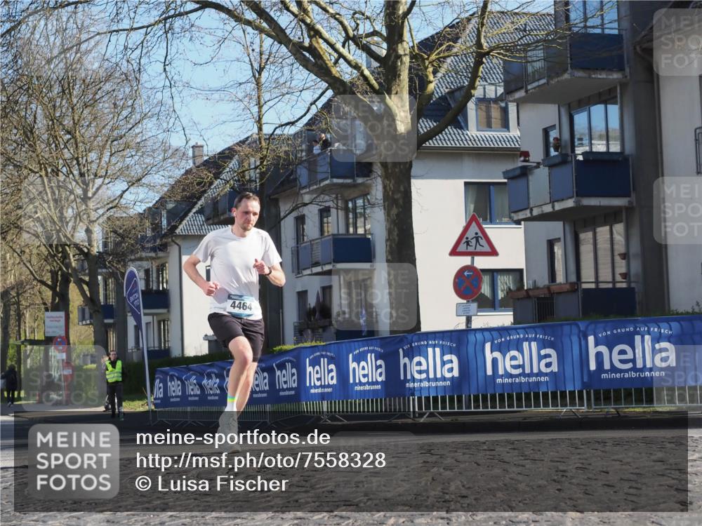 06.04.2025 - 44. Internationalen Wilhelmsburger Insellauf Luisa Fischer http://msf.ph/oto/7558328 06.04.2025 10:23:30 Ziel 4464 meine-sportfotos.de