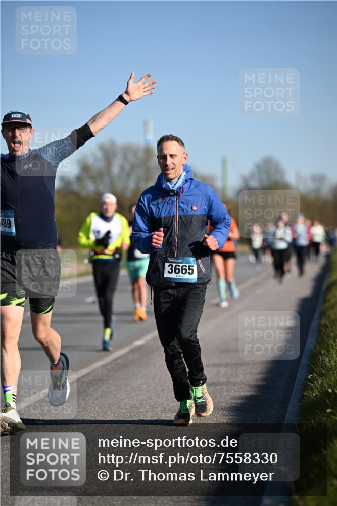 06.04.2025 - 44. Internationalen Wilhelmsburger Insellauf Dr. Thomas Lammeyer http://msf.ph/oto/7558330 06.04.2025 09:34:31 Laufen 489, 3665 meine-sportfotos.de