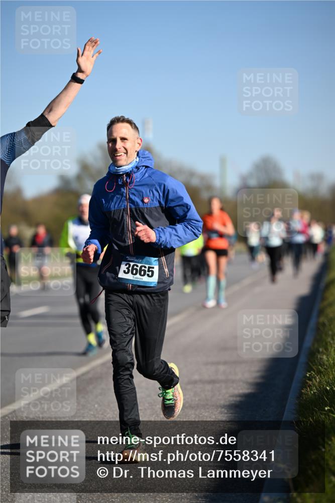 06.04.2025 - 44. Internationalen Wilhelmsburger Insellauf Dr. Thomas Lammeyer http://msf.ph/oto/7558341 06.04.2025 09:34:31 Laufen 3665 meine-sportfotos.de