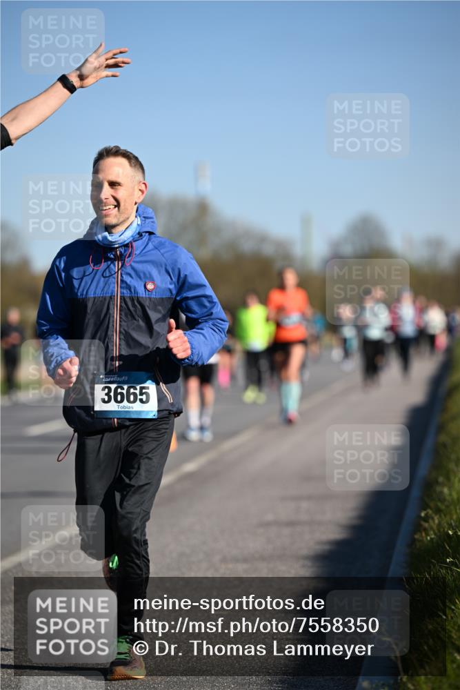 06.04.2025 - 44. Internationalen Wilhelmsburger Insellauf Dr. Thomas Lammeyer http://msf.ph/oto/7558350 06.04.2025 09:34:31 Laufen 3665 meine-sportfotos.de