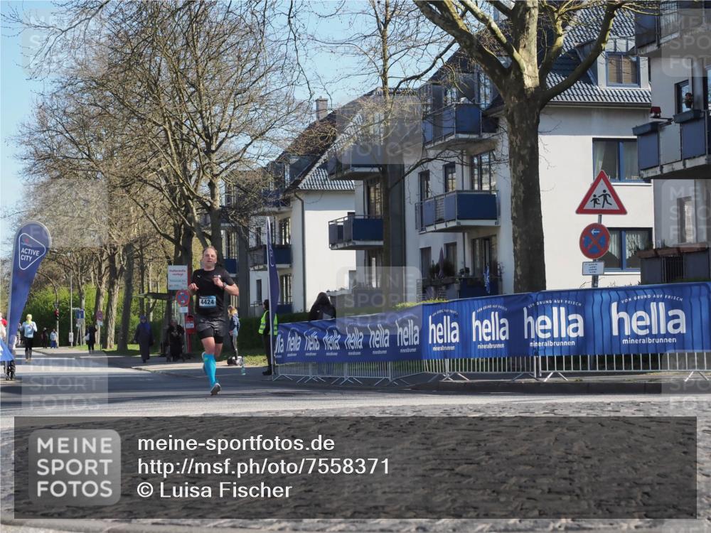 06.04.2025 - 44. Internationalen Wilhelmsburger Insellauf Luisa Fischer http://msf.ph/oto/7558371 06.04.2025 10:24:02 Ziel 4424 meine-sportfotos.de