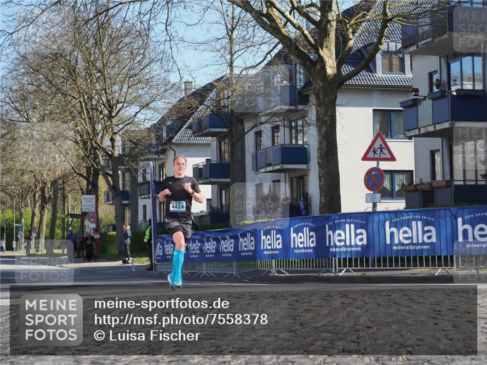 06.04.2025 - 44. Internationalen Wilhelmsburger Insellauf Luisa Fischer http://msf.ph/oto/7558378 06.04.2025 10:24:03 Ziel 4424 meine-sportfotos.de