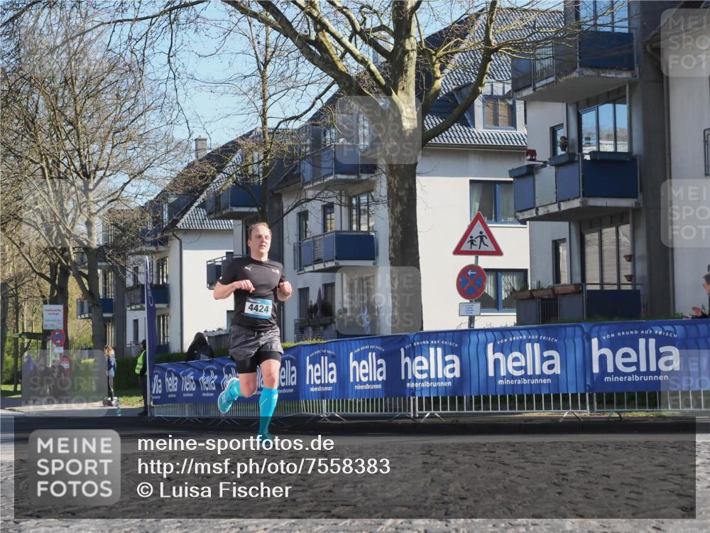 06.04.2025 - 44. Internationalen Wilhelmsburger Insellauf Luisa Fischer http://msf.ph/oto/7558383 06.04.2025 10:24:04 Ziel 4424 meine-sportfotos.de