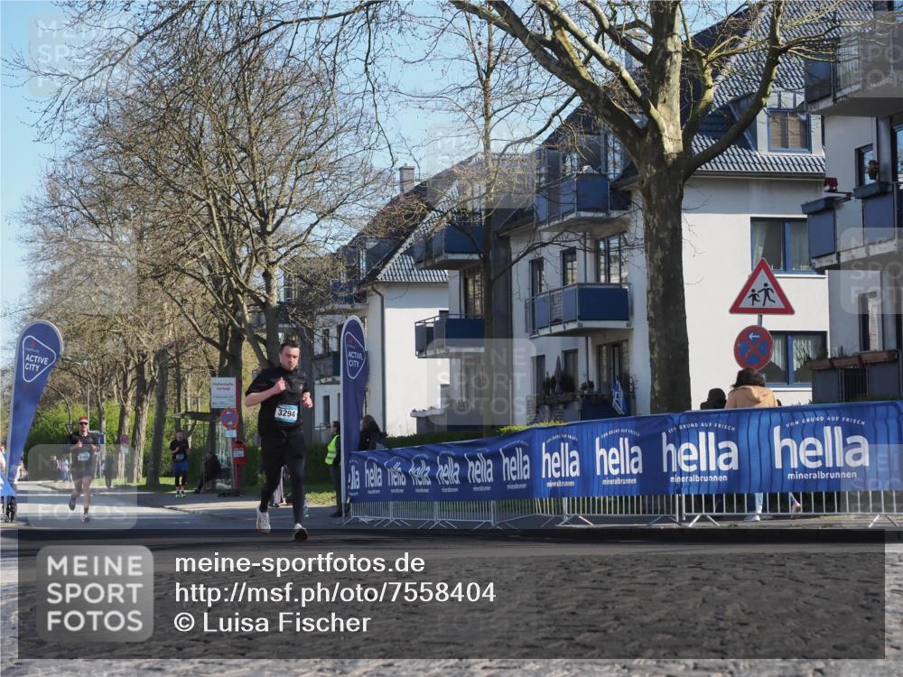 06.04.2025 - 44. Internationalen Wilhelmsburger Insellauf Luisa Fischer http://msf.ph/oto/7558404 06.04.2025 10:24:18 Ziel 3294 meine-sportfotos.de