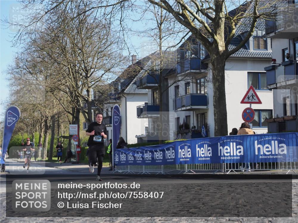 06.04.2025 - 44. Internationalen Wilhelmsburger Insellauf Luisa Fischer http://msf.ph/oto/7558407 06.04.2025 10:24:18 Ziel 3294 meine-sportfotos.de