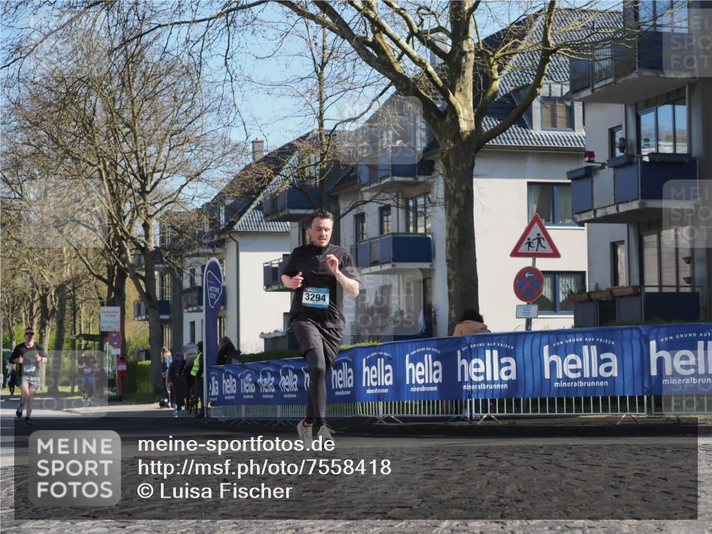 06.04.2025 - 44. Internationalen Wilhelmsburger Insellauf Luisa Fischer http://msf.ph/oto/7558418 06.04.2025 10:24:19 Ziel 3294 meine-sportfotos.de