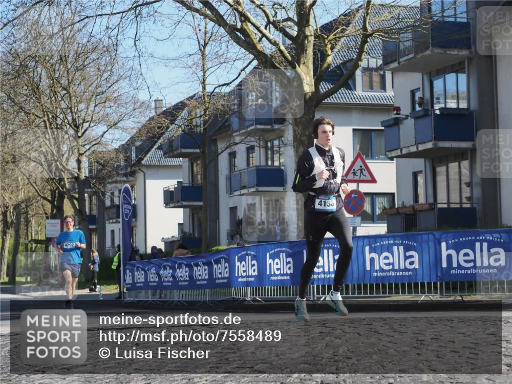 06.04.2025 - 44. Internationalen Wilhelmsburger Insellauf Luisa Fischer http://msf.ph/oto/7558489 06.04.2025 10:24:31 Ziel 4292, 4136 meine-sportfotos.de