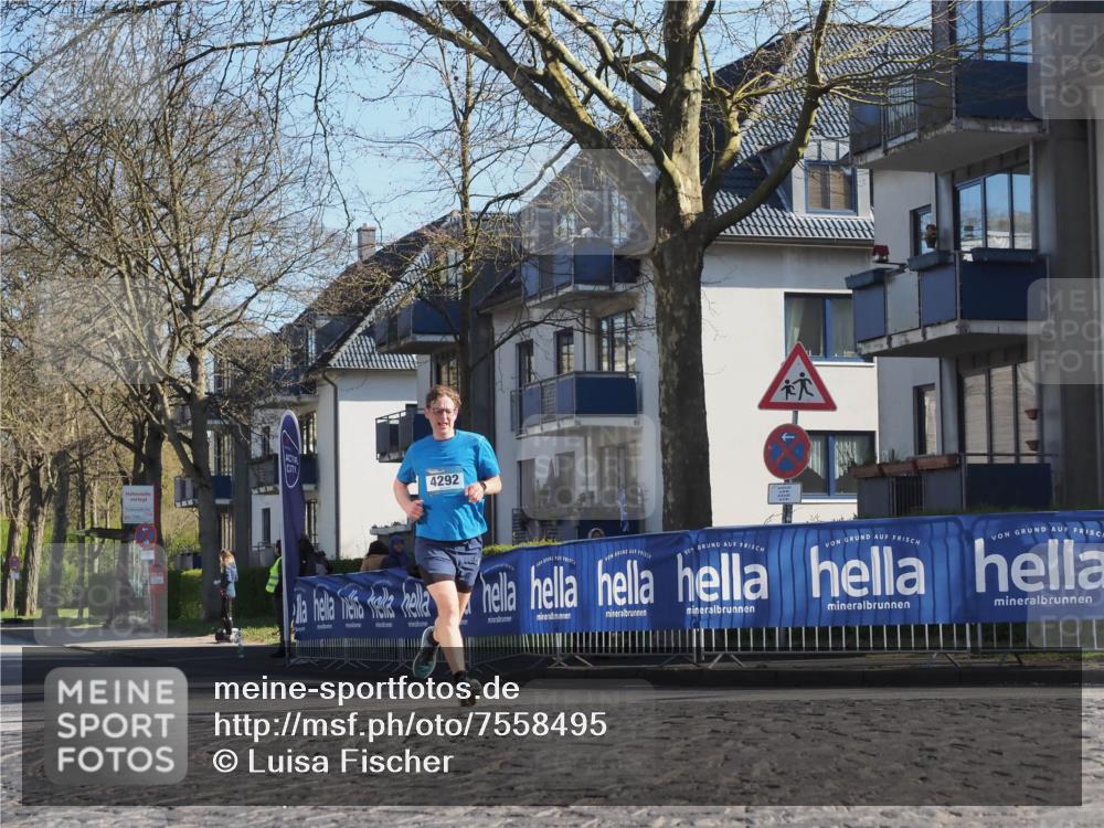 06.04.2025 - 44. Internationalen Wilhelmsburger Insellauf Luisa Fischer http://msf.ph/oto/7558495 06.04.2025 10:24:33 Ziel 4292 meine-sportfotos.de