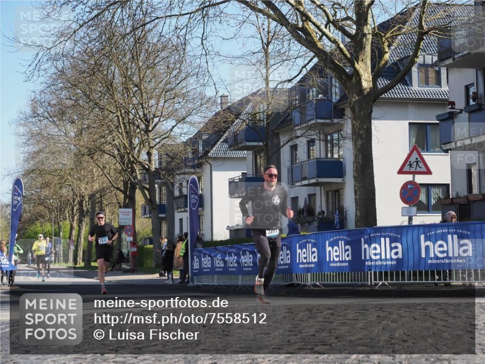 06.04.2025 - 44. Internationalen Wilhelmsburger Insellauf Luisa Fischer http://msf.ph/oto/7558512 06.04.2025 10:24:41 Ziel 3341, 3317 meine-sportfotos.de
