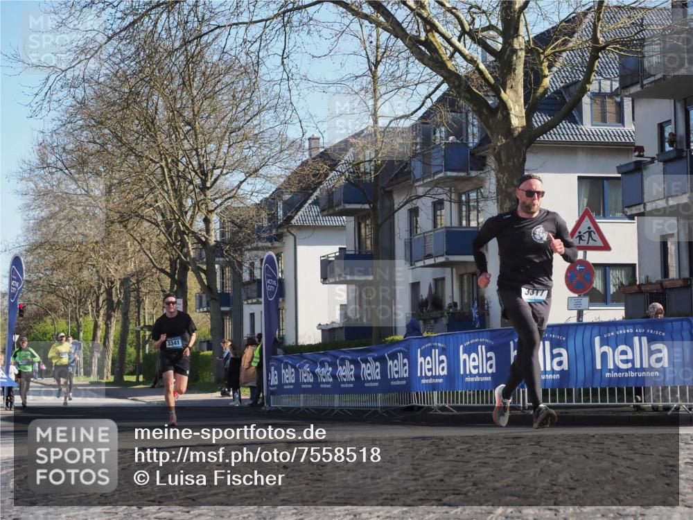 06.04.2025 - 44. Internationalen Wilhelmsburger Insellauf Luisa Fischer http://msf.ph/oto/7558518 06.04.2025 10:24:42 Ziel 4612, 3341, 3317 meine-sportfotos.de