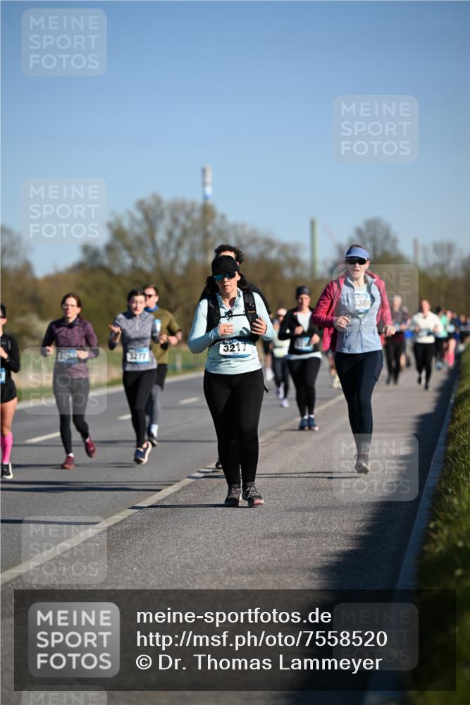 06.04.2025 - 44. Internationalen Wilhelmsburger Insellauf Dr. Thomas Lammeyer http://msf.ph/oto/7558520 06.04.2025 09:34:41 Laufen 3277, 3217, 384 meine-sportfotos.de